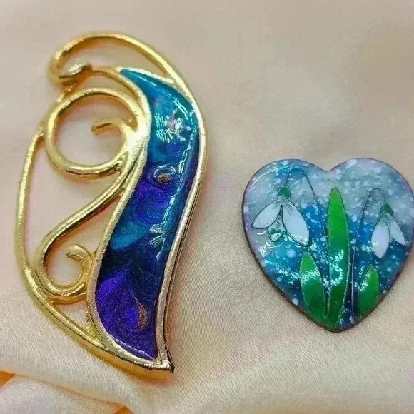 Vintage art green with Gold-toned brooches bundle - Picture 1 of 13